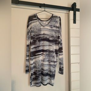 CAbi blouse black, white, gray, size M.